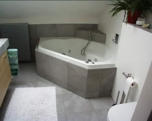 Slang handleiding Beperkt Een hoekbad bespaart ruimte in de badkamer - Wonen informatie blog